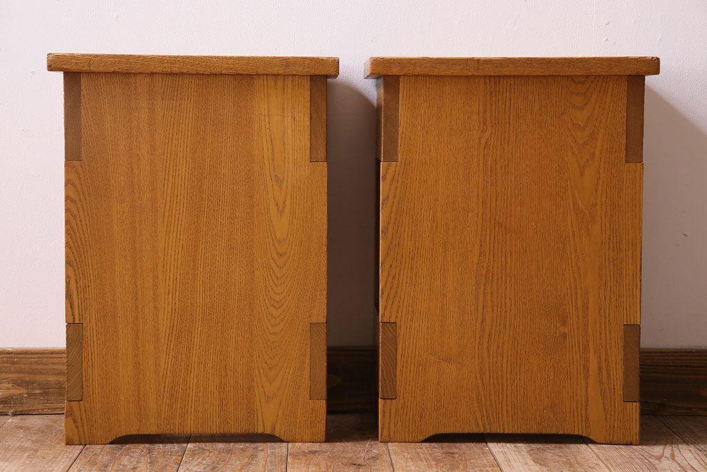 中古　楡材　学校の角スツール2脚セット(1)