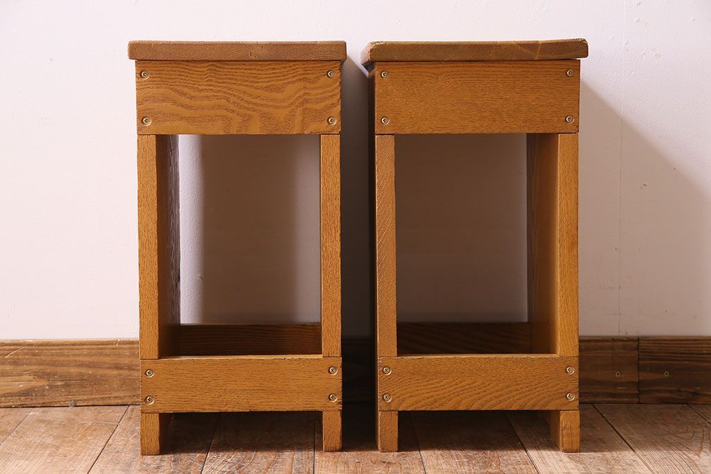 中古　楡材　学校の角スツール2脚セット(2)