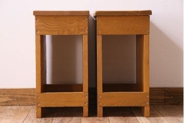 中古　楡材　学校の角スツール2脚セット(2)