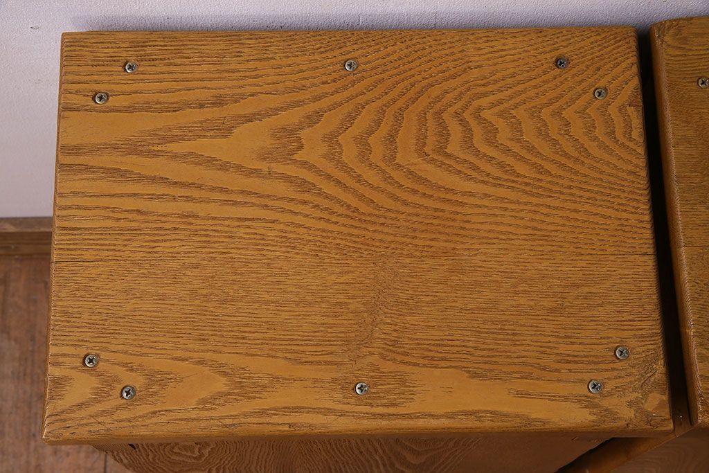 中古　楡材　学校の角スツール2脚セット(2)