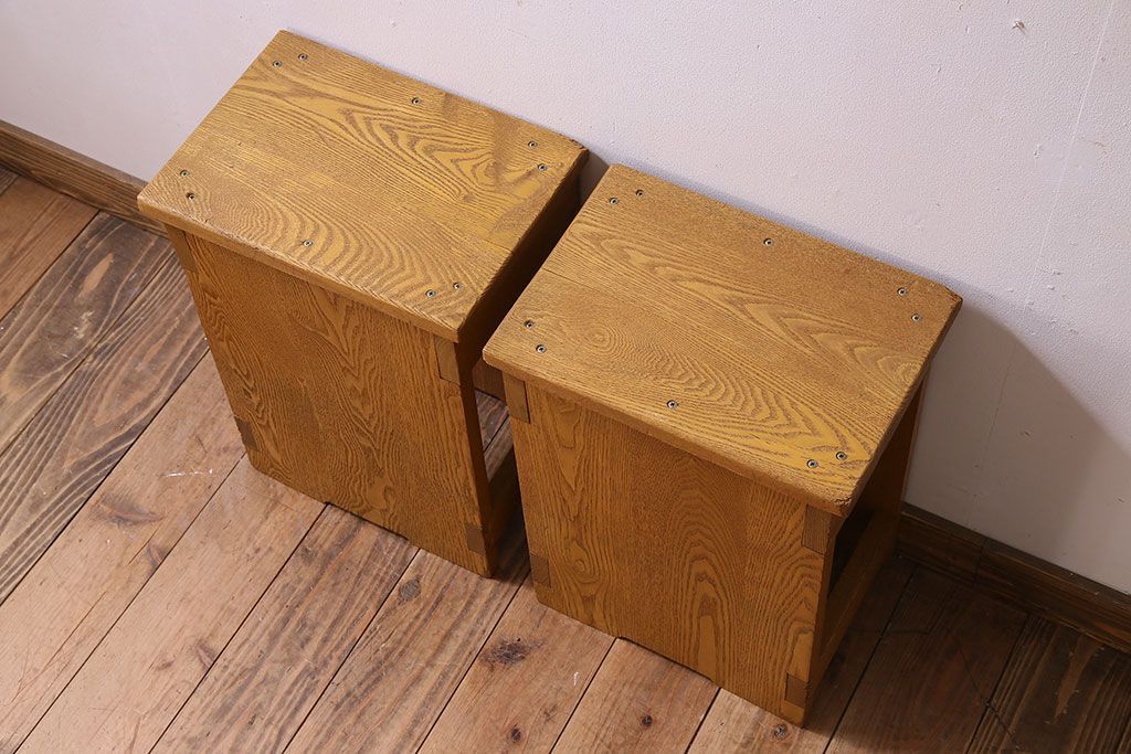 中古　楡材　学校の角スツール2脚セット(3)