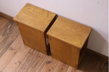 中古　楡材　学校の角スツール2脚セット(3)