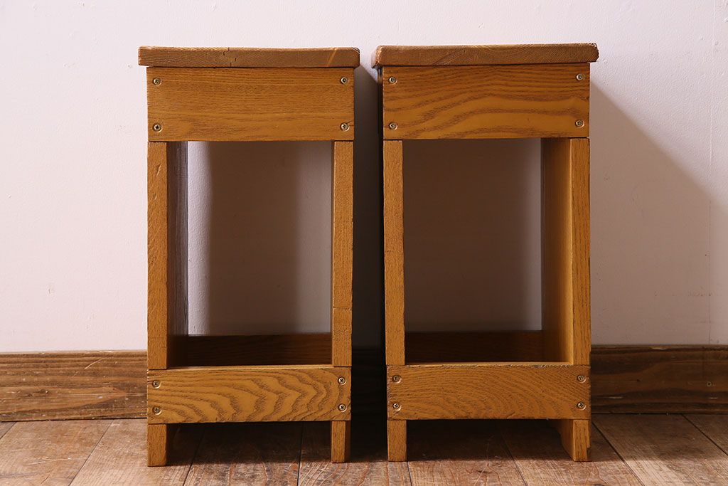 中古　楡材　学校の角スツール2脚セット(3)