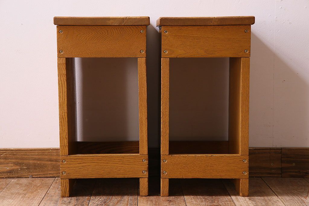 中古　楡材　学校の角スツール2脚セット(3)