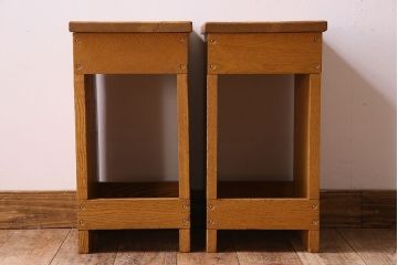 中古　楡材　学校の角スツール2脚セット(3)