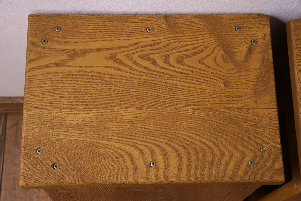 中古　楡材　学校の角スツール2脚セット(3)