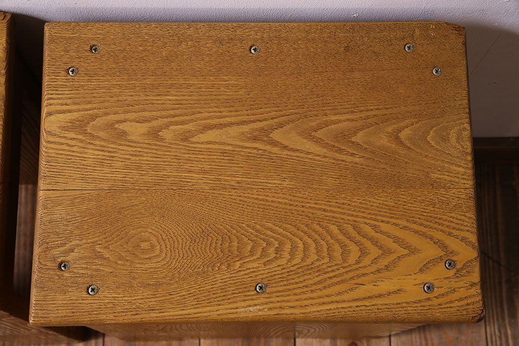 中古　楡材　学校の角スツール2脚セット(3)