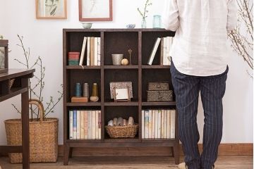 レトロ家具　アンティーク　シンプルでレトロな脚付きマス目棚