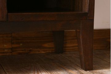 レトロ家具　アンティーク　シンプルでレトロな脚付きマス目棚