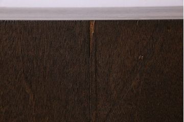 レトロ家具　アンティーク　シンプルでレトロな脚付きマス目棚