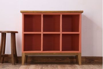 レトロ家具　脚付き!　シンプルレトロなマス目棚(収納棚、飾り棚)