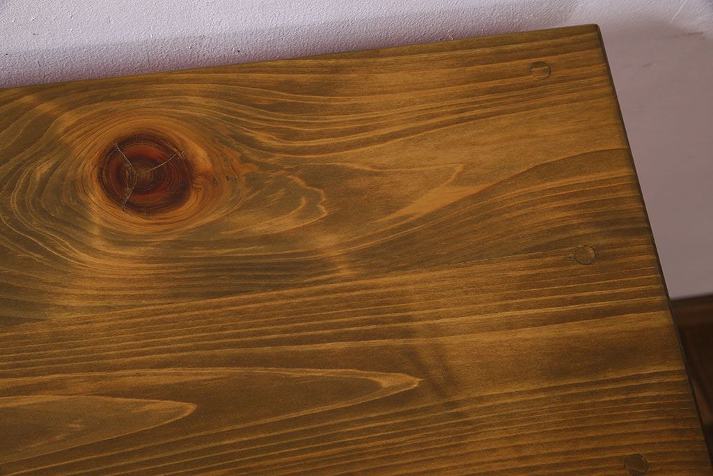 レトロ家具　脚付き!　シンプルレトロなマス目棚(収納棚、飾り棚)