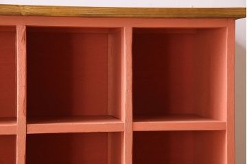 レトロ家具　脚付き!　シンプルレトロなマス目棚(収納棚、飾り棚)