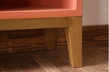 レトロ家具　脚付き!　シンプルレトロなマス目棚(収納棚、飾り棚)