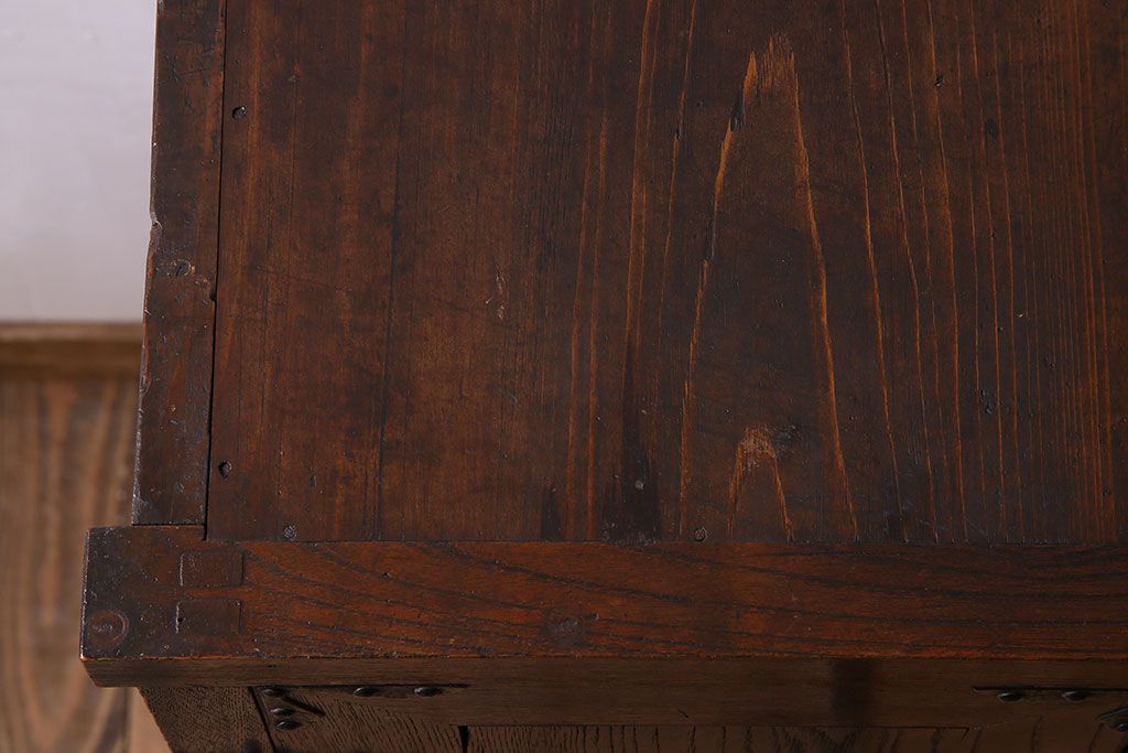 アンティーク家具　和製アンティーク　重厚な明治期の帳場箪笥