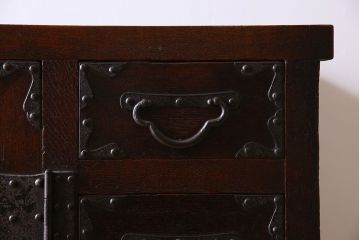 アンティーク家具　和製アンティーク　重厚な明治期の帳場箪笥