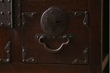 アンティーク家具　和製アンティーク　重厚な明治期の帳場箪笥