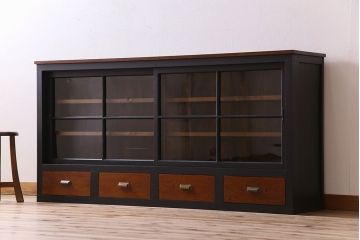 アンティーク家具　アンティーク　モダンなペイントガラス戸棚