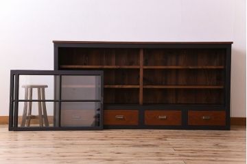 アンティーク家具　アンティーク　モダンなペイントガラス戸棚