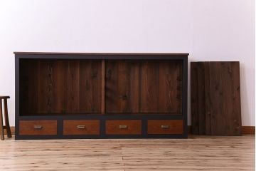 アンティーク家具　アンティーク　モダンなペイントガラス戸棚