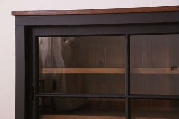 アンティーク家具　アンティーク　モダンなペイントガラス戸棚