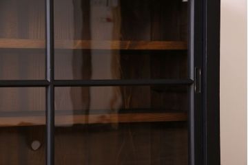 アンティーク家具　アンティーク　モダンなペイントガラス戸棚
