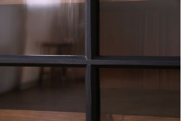 アンティーク家具　アンティーク　モダンなペイントガラス戸棚