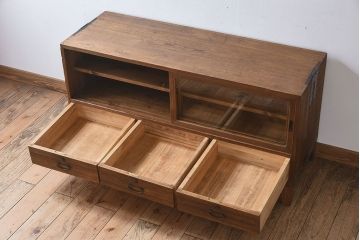 アンティーク家具　和製アンティーク　脚付のシンプルな時代箪笥ローボード