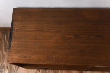 アンティーク家具　和製アンティーク　脚付のシンプルな時代箪笥ローボード