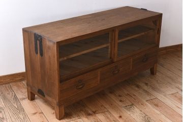 アンティーク家具　和製アンティーク　脚付のシンプルな時代箪笥ローボード