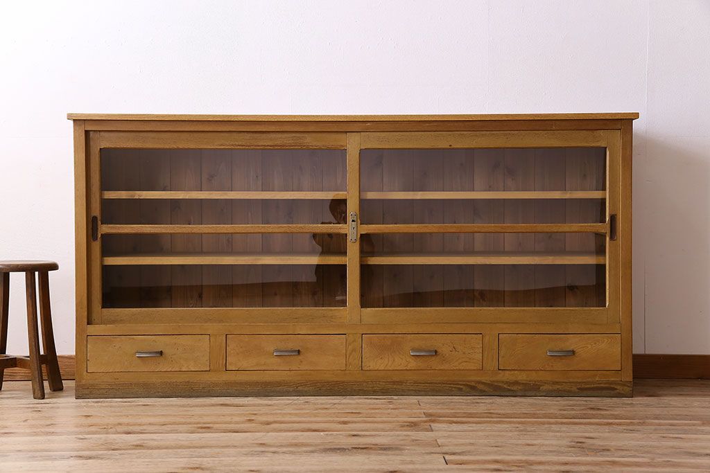 レトロ家具　昭和レトロ　シンプルなデザインのサイドボード(カウンターテーブル・収納棚・食器棚)