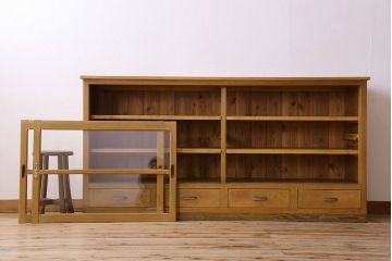 レトロ家具　昭和レトロ　シンプルなデザインのサイドボード(カウンターテーブル・収納棚・食器棚)