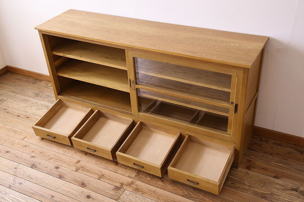 レトロ家具　昭和レトロ　シンプルなデザインのサイドボード(カウンターテーブル・収納棚・食器棚)