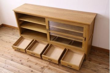 レトロ家具　昭和レトロ　シンプルなデザインのサイドボード(カウンターテーブル・収納棚・食器棚)