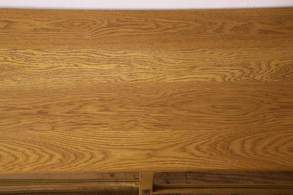 レトロ家具　昭和レトロ　シンプルなデザインのサイドボード(カウンターテーブル・収納棚・食器棚)