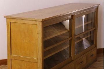 レトロ家具　昭和レトロ　シンプルなデザインのサイドボード(カウンターテーブル・収納棚・食器棚)