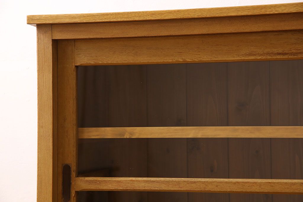 レトロ家具　昭和レトロ　シンプルなデザインのサイドボード(カウンターテーブル・収納棚・食器棚)