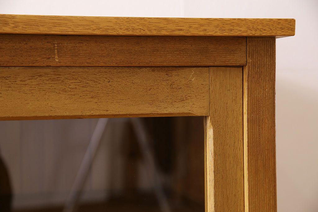 レトロ家具　昭和レトロ　シンプルなデザインのサイドボード(カウンターテーブル・収納棚・食器棚)