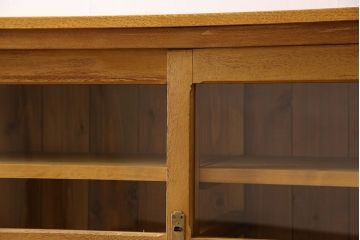 レトロ家具　昭和レトロ　シンプルなデザインのサイドボード(カウンターテーブル・収納棚・食器棚)