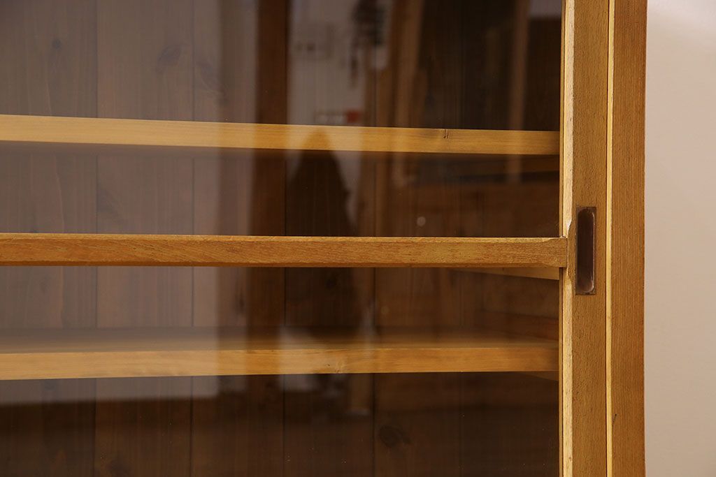 レトロ家具　昭和レトロ　シンプルなデザインのサイドボード(カウンターテーブル・収納棚・食器棚)