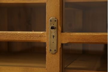 レトロ家具　昭和レトロ　シンプルなデザインのサイドボード(カウンターテーブル・収納棚・食器棚)