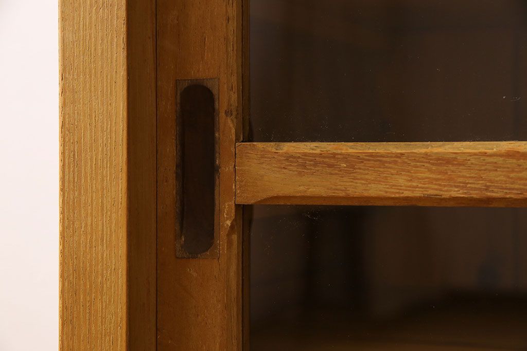 レトロ家具　昭和レトロ　シンプルなデザインのサイドボード(カウンターテーブル・収納棚・食器棚)