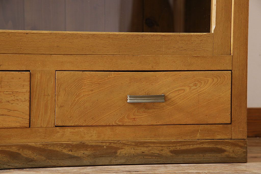 レトロ家具　昭和レトロ　シンプルなデザインのサイドボード(カウンターテーブル・収納棚・食器棚)