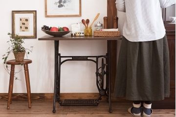 レトロ家具　アンティーク　FUJI JANOME(富士ジャノメミシン)  レトロな足踏みミシンテーブル