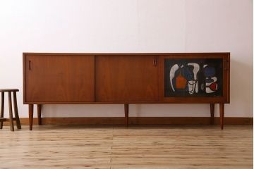 ヴィンテージ家具　フランス製　ビンテージ　VIGHEROH　スタイリッシュなデザインの大型サイドボード
