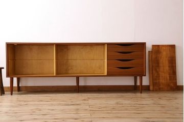 ヴィンテージ家具　フランス製　ビンテージ　VIGHEROH　スタイリッシュなデザインの大型サイドボード