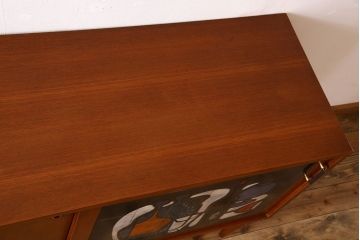 ヴィンテージ家具　フランス製　ビンテージ　VIGHEROH　スタイリッシュなデザインの大型サイドボード