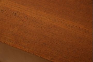 ヴィンテージ家具　フランス製　ビンテージ　VIGHEROH　スタイリッシュなデザインの大型サイドボード