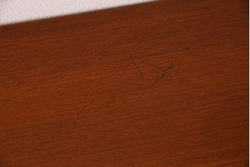 ヴィンテージ家具　フランス製　ビンテージ　VIGHEROH　スタイリッシュなデザインの大型サイドボード