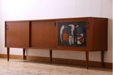 ヴィンテージ家具　フランス製　ビンテージ　VIGHEROH　スタイリッシュなデザインの大型サイドボード